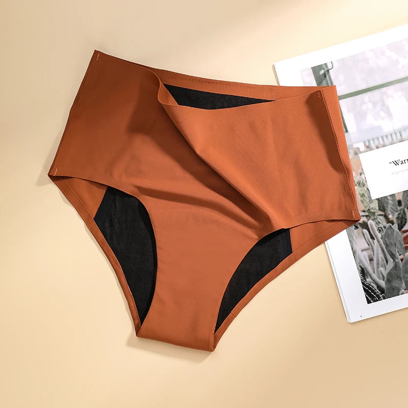 Comfortable period underwear for women with absorbent 4-layer design
